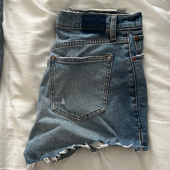 Abercrombie & Fitch Pants - Abercrombie The Cut Off Short high rise size 28 (curve love)